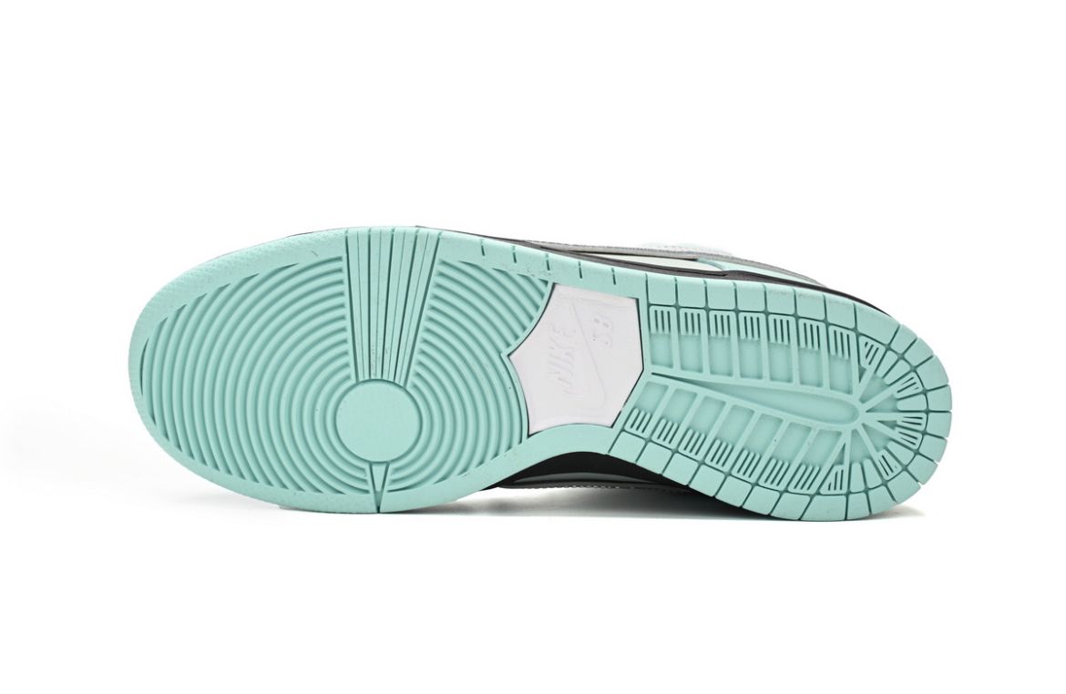 Nike Dunk SB Low Tiffany Lobster