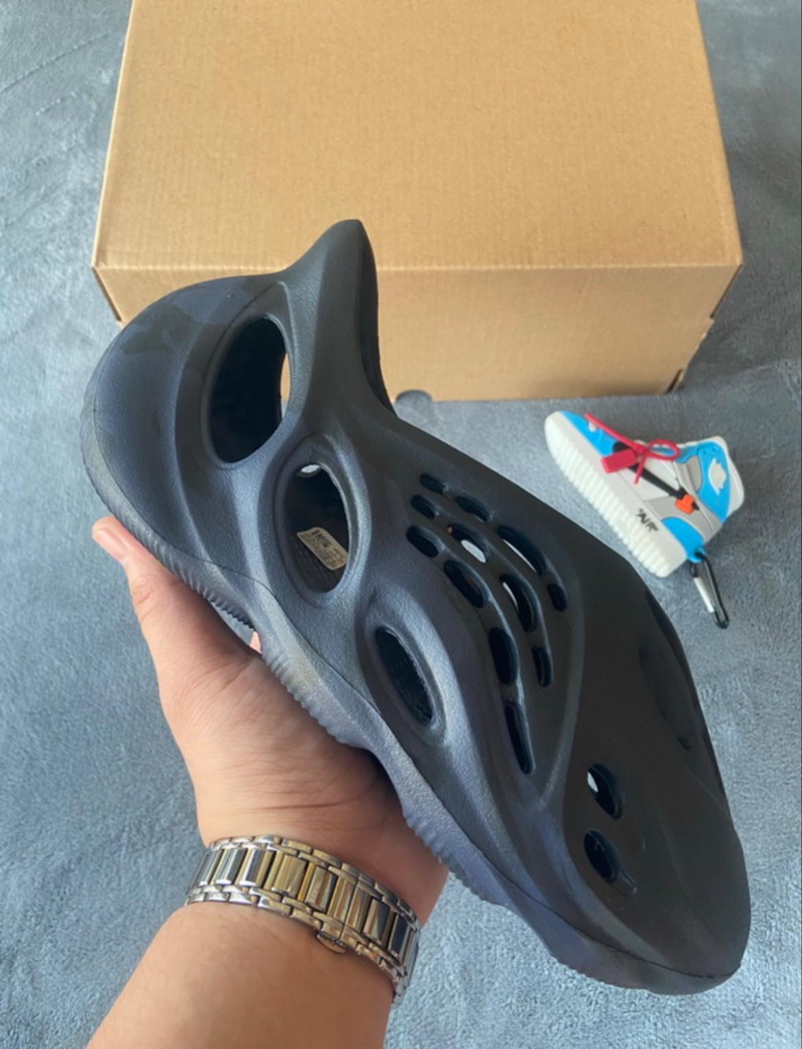 Yeezy Foam Runner Black