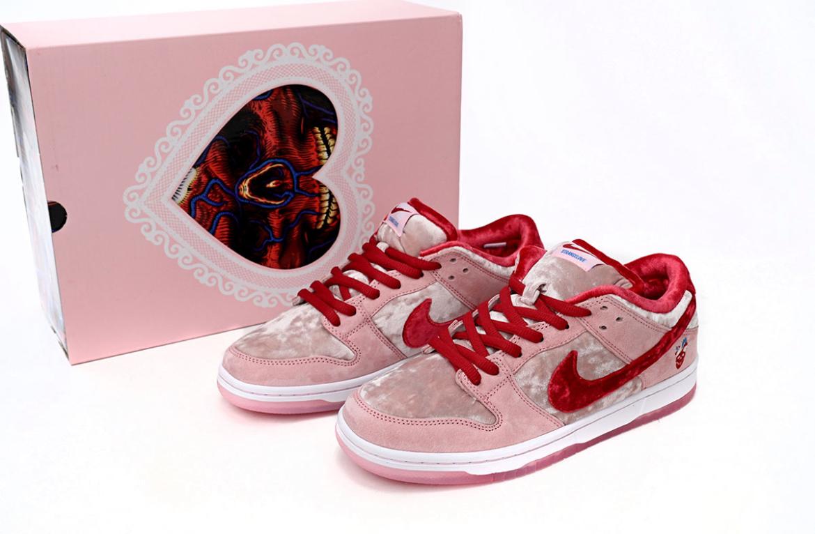 Nike sb low strange love