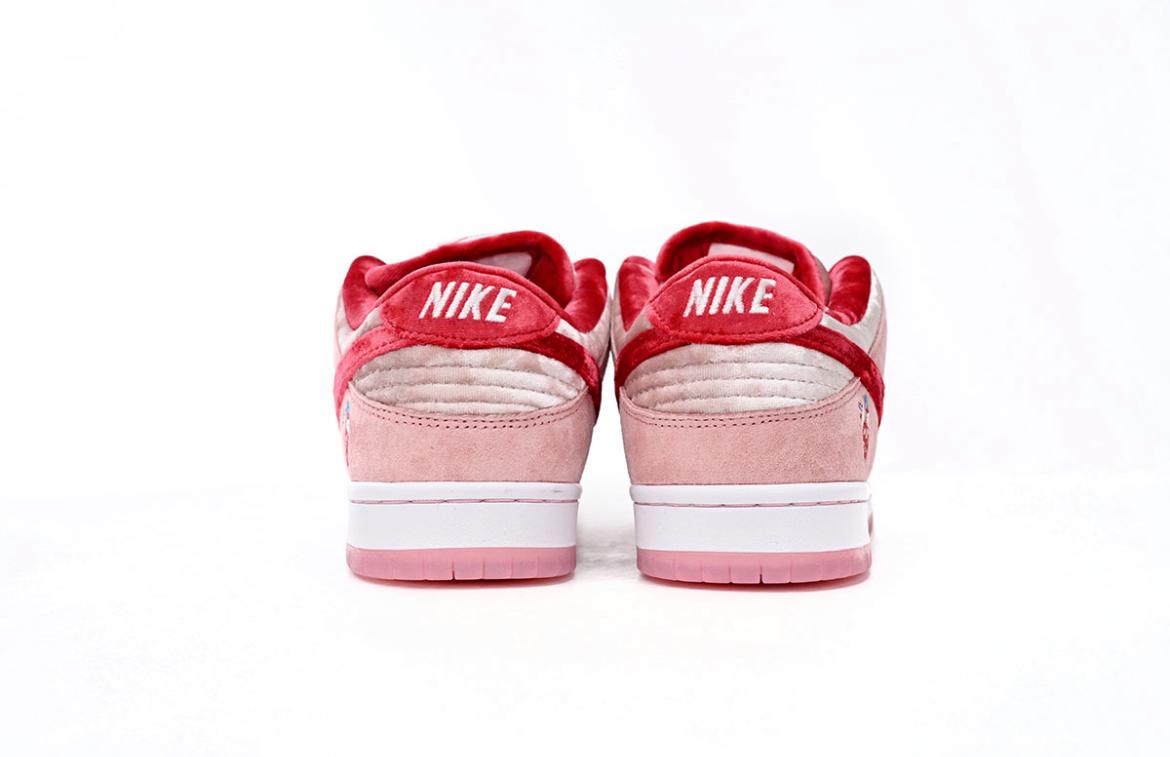 Nike sb low strange love